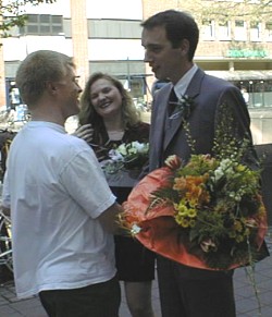 Bergi gratuliert dem Brautpaar Bergi gratuliert dem Brautpaar