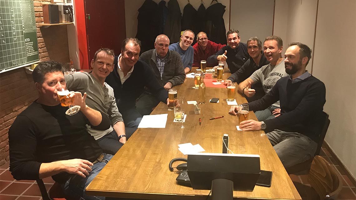 Starker Kegelabend der Wandseite